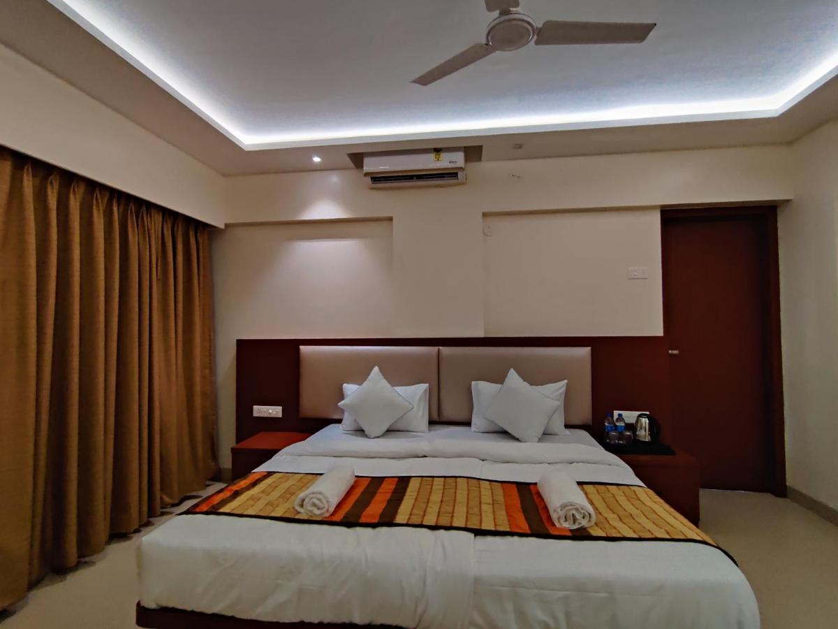 Serenity By Monarch, Baner Pune Meribel Village ภายนอก รูปภาพ