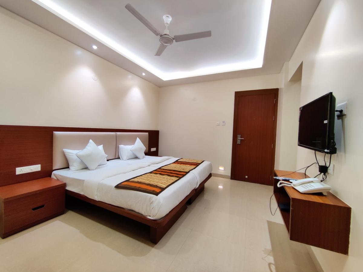 Serenity By Monarch, Baner Pune Meribel Village ภายนอก รูปภาพ
