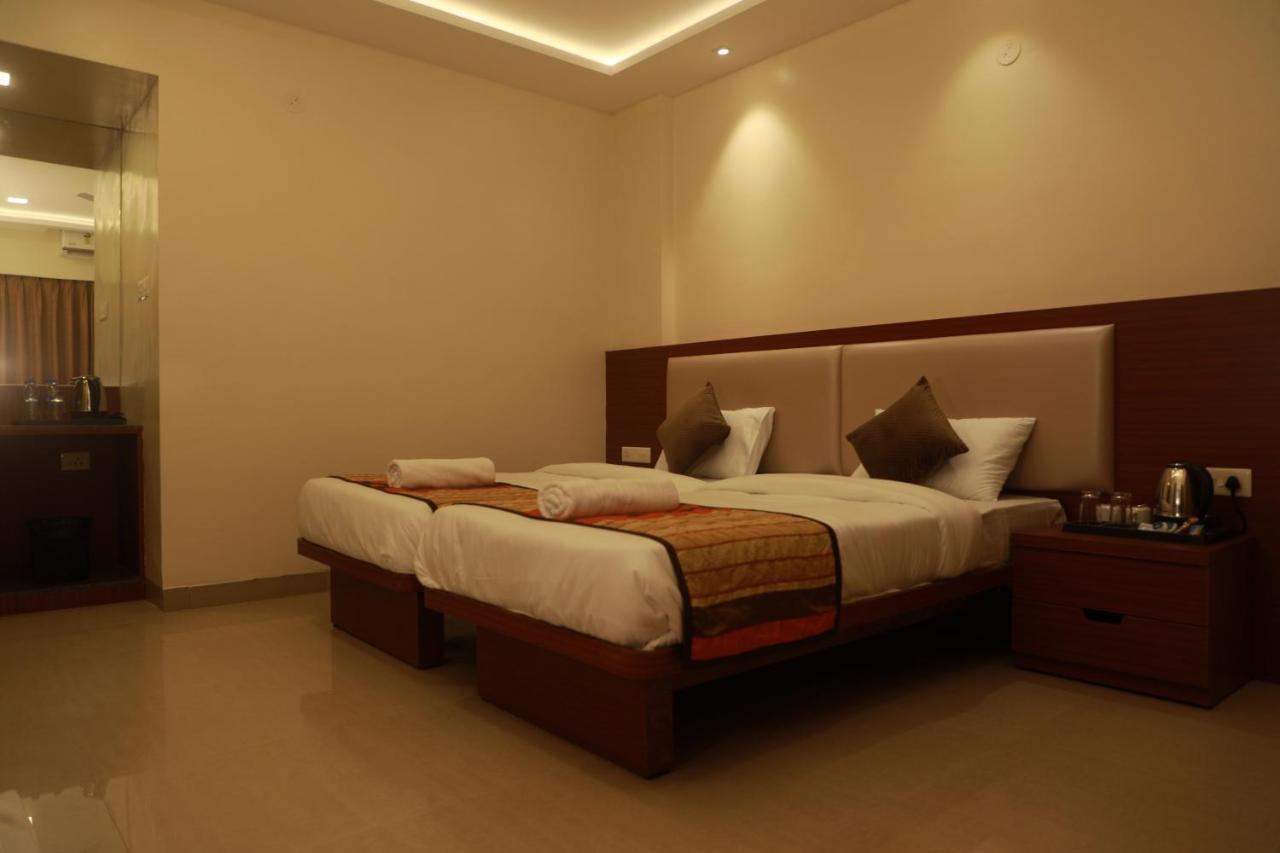 Serenity By Monarch, Baner Pune Meribel Village ภายนอก รูปภาพ