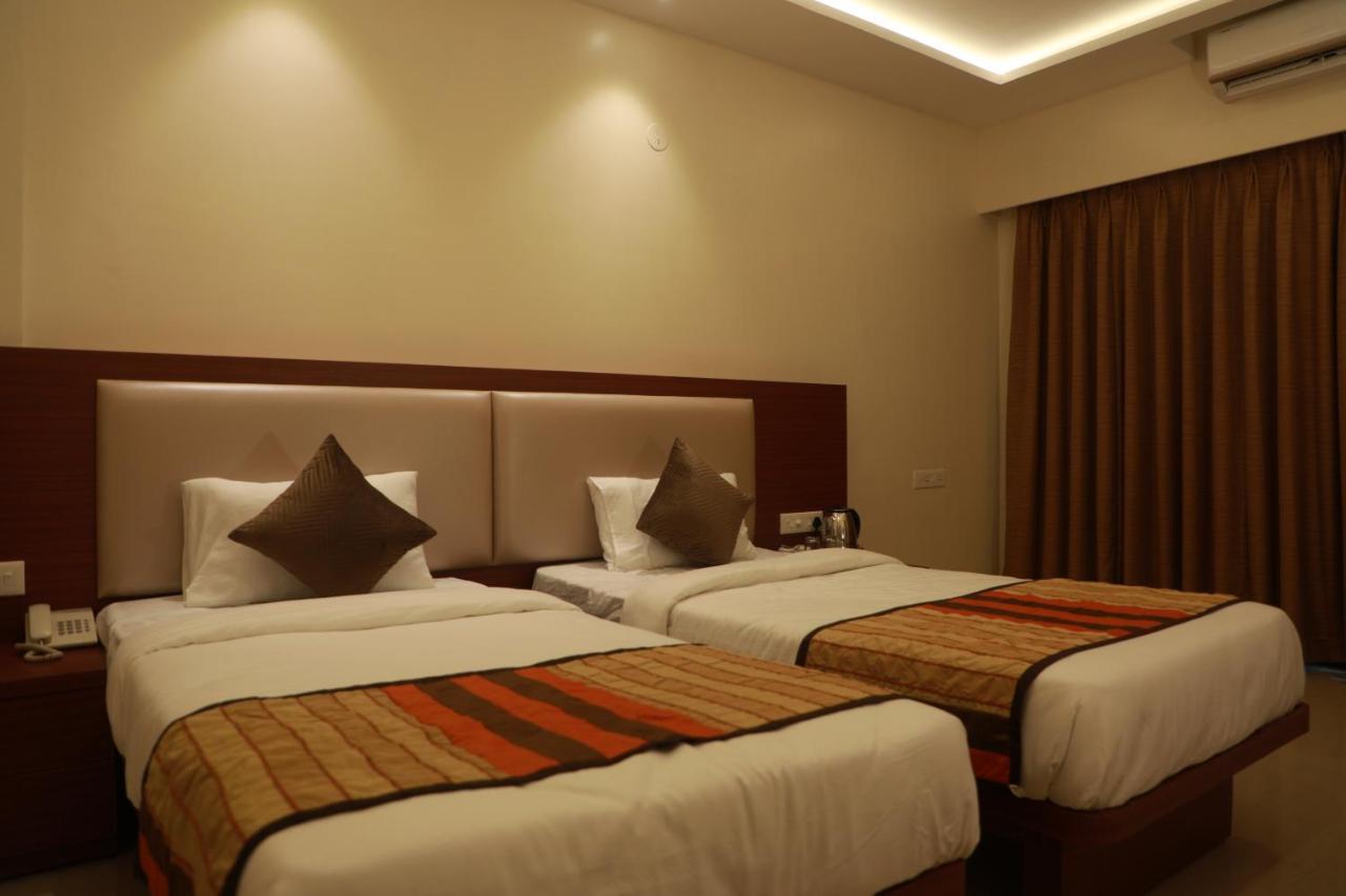 Serenity By Monarch, Baner Pune Meribel Village ภายนอก รูปภาพ