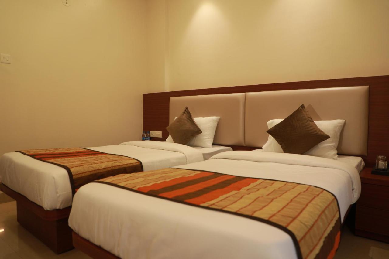 Serenity By Monarch, Baner Pune Meribel Village ภายนอก รูปภาพ